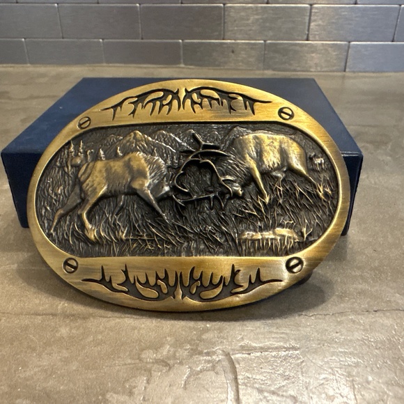 Montana silversmiths fighting brass elks belt buckle - Picture 1 of 2